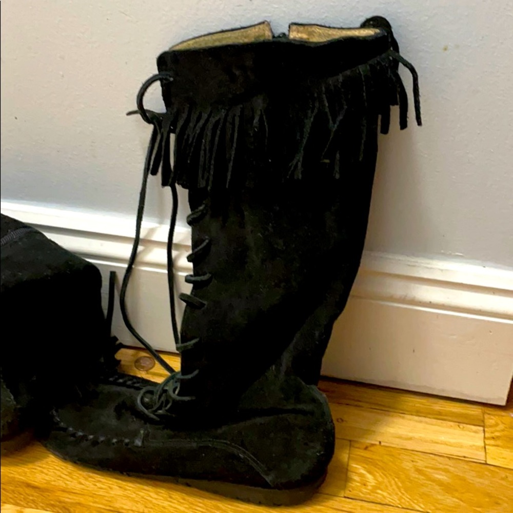 Black moccasin boots with fringe size 8